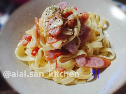 【パスタ】ウィンナーのペペロンチーノ